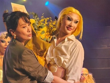 相見歡變裝皇后妮妃雅 陳亞蘭：歌仔戲是跨性別先驅