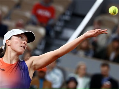 前後任球后對決 斯威雅蒂法網次輪險勝大坂直美[影]