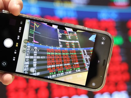 黃仁勳概念股熱 台股大漲362點收復所有均線