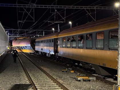 捷克中部列車相撞 釀4死26傷