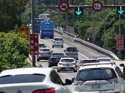 國1事故車流回堵5至11公里 估下午國道9路段易塞