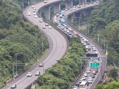 端午連假首日國道南下多處塞 國5南向建議下午5時後出發