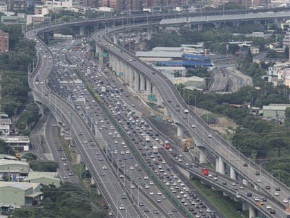 端午收假北返車潮湧現 國道部分路段壅塞