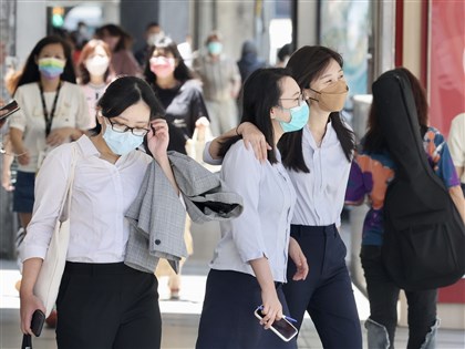 實質總薪資平均6.3萬元 主計長：行業與標準不同