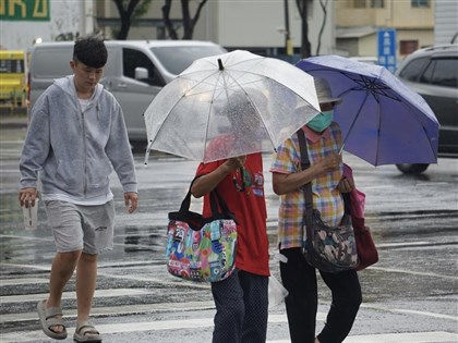 早安世界》苗栗以南週末降雨機率高 台東焚風影響防38度極高溫