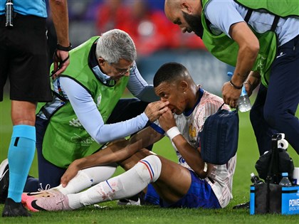 歐國盃法國力退奧地利 姆巴佩與球員相撞鼻梁骨折