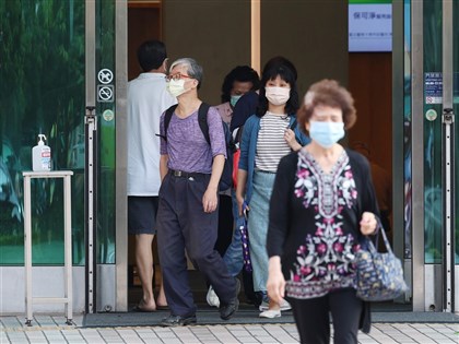 COVID-19單週增623例 疾管署：預估疫情9月後才會下降