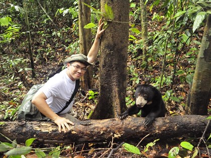台灣女婿「熊爸爸」婆羅洲雨林馬來熊守護者