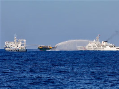 菲律賓控中國強登補給船奪走槍枝裝備 要求歸還賠償損失