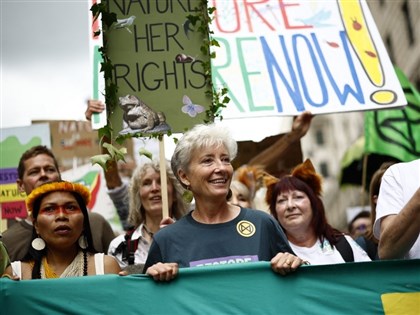 艾瑪湯普遜率數千人倫敦遊行 籲為氣候變遷行動
