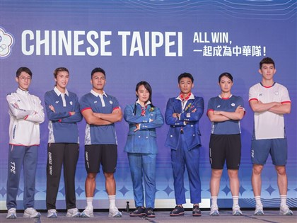 巴黎奧運台灣團服發表會 楊勇緯領軍走秀