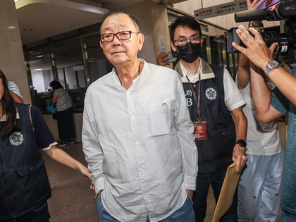 台開前董事長邱復生涉違證交法 150萬交保電子監控