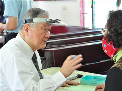 老醫師數十年獻身偏鄉 致力傳承醫療平權