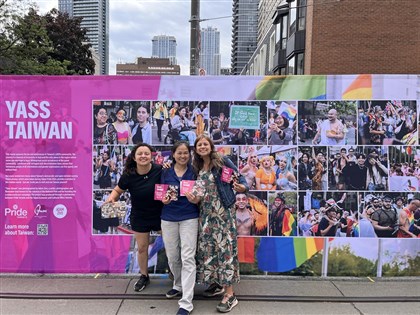多倫多同志驕傲節巨幅照片拼貼 彰顯台灣先驅角色