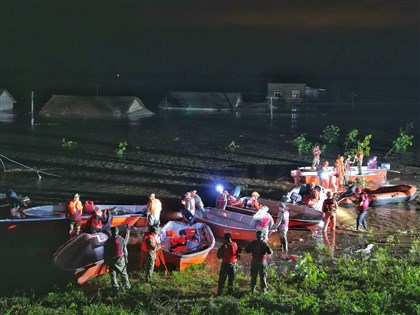 洪水高漲洞庭湖決堤 湖南華容全縣道路封閉