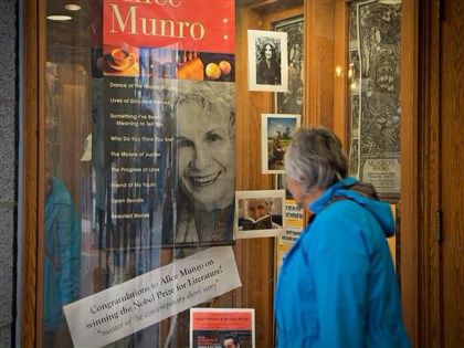 諾貝爾獎得主孟洛5月辭世 女兒揭母親默許繼父性侵