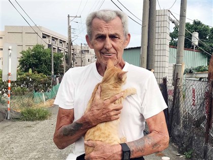 英國人馬爺爺離世 來台30年花光積蓄照顧200浪貓