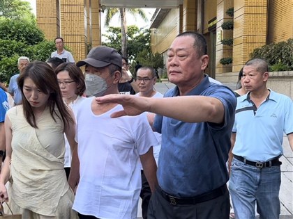 周典論涉收購郭台銘選總統連署書 收押7個月法院裁定150萬交保