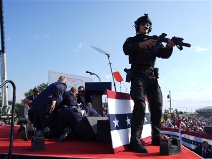 川普造勢遭槍擊 槍手被擊斃傳在會場外屋頂犯案