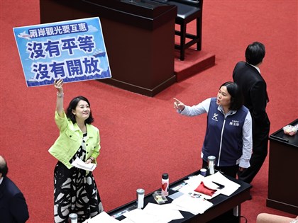 政府宣布禁團令 立院決議要求解除組團赴中觀光限制