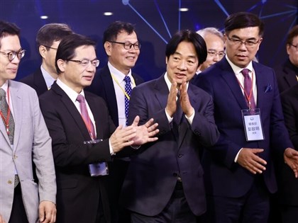 賴總統視察氣象署  關心7月是否有颱風發展