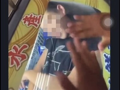 民眾惡意躺臥冰櫃 萊爾富：不排除求償