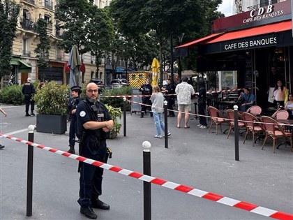 巴黎咖啡館露台遭汽車衝撞 1死6傷駕駛肇逃