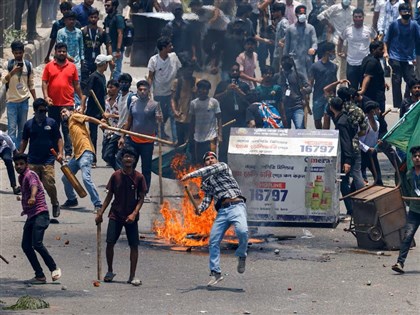 孟加拉學生連日示威衝突不斷 死亡總數增至50人