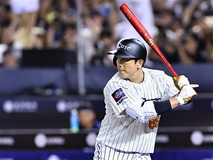 影片／周思齊生涯最後明星賽 驚喜穿誠泰Cobras球衣登場