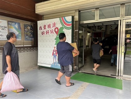 颱風來襲高雄山區防土石流撤離375人 旗津道路再度淹水