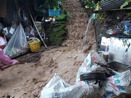 颱風凱米豪雨襲中南部 高雄屏東淹成黃河、嘉義八掌溪暴漲灌民宅【圖輯】