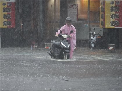 颱風凱米驚人雨勢 高雄平地單日降雨887.5毫米創紀錄