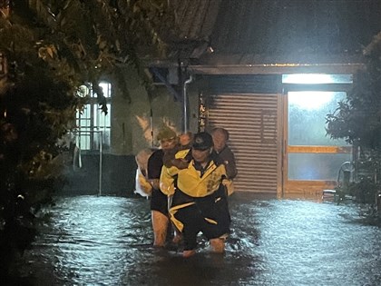 颱風影響台中夜雨民宅淹水 網友湧盧秀燕臉書批正常上班課