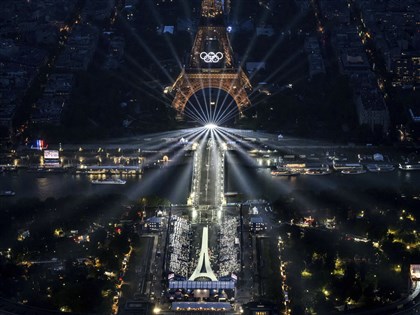 巴黎奧運塞納河上開幕選手乘船進場 席琳狄翁Lady Gaga驚喜獻唱【圖輯】