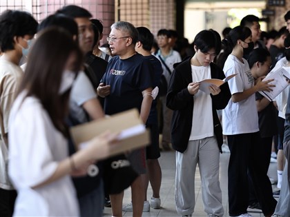 分科測驗7科逾百人滿級分 化學數甲公民3年最多