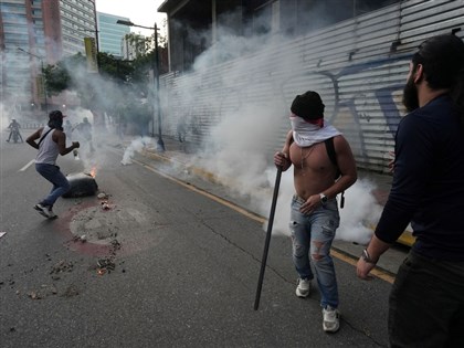 委內瑞拉民眾批總統馬杜洛偷走大選 街頭示威釀1死