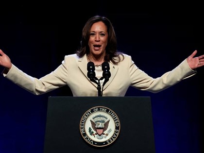 彭博民調：賀錦麗超前 抹除川普在搖擺州領先幅度