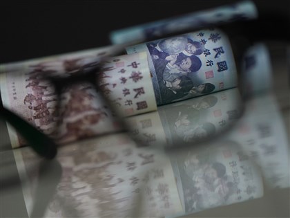 台股面臨修正壓力 新台幣7月狂貶3.86角月線連2黑