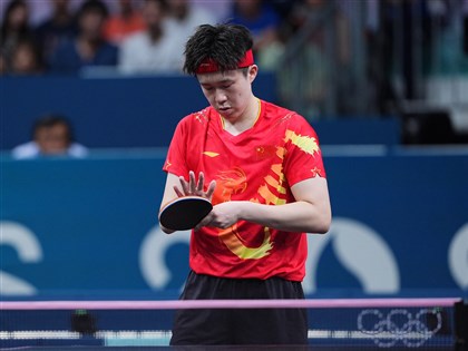 王楚欽桌球混雙摘金後男單爆冷出局：拍被踩壞絕非輸球理由
