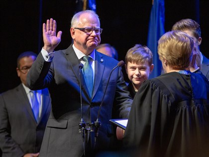 賀錦麗副手明尼蘇達州長華茲作風親民 六四事件後曾赴中教書