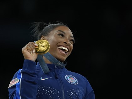 拜爾絲奧運體操跳馬封后 奪生涯第7金