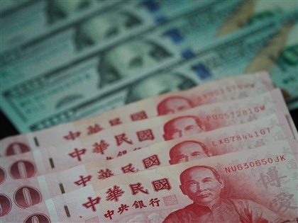 台股狂殺1500點 新台幣逆勢勁揚逾1角