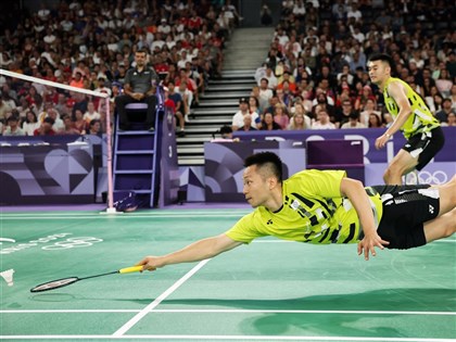 李洋飛身救球、王齊麟躺著打 麟洋配奧運連霸之路精彩瞬間【圖輯】