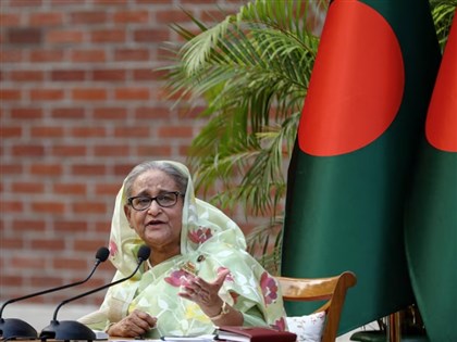 孟加拉總理哈希納辭職示威者闖官邸 軍事首長組臨時政府[影]