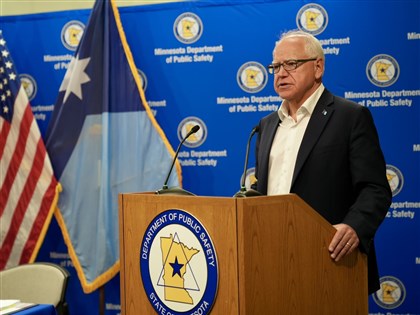 賀錦麗公布副手 明尼蘇達州長華茲出線