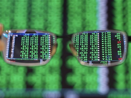 台股反彈氣勢中斷 早盤挫逾400點台積電再跌破900元