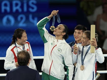 克莉芙無畏性別爭議 壓倒性勝出奧運拳擊奪金