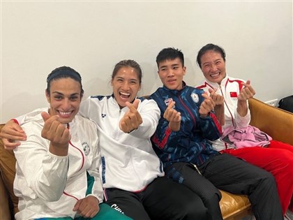 克莉芙不懼性別爭議奧運摘金 陳念琴擁抱送暖