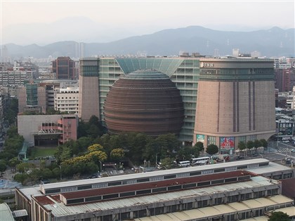 京華城容積率是否柯文哲交辦 北檢傳2都市計畫委員作證