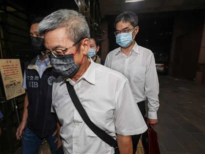 柯文哲政治獻金案 端木正100萬、李文娟150萬交保